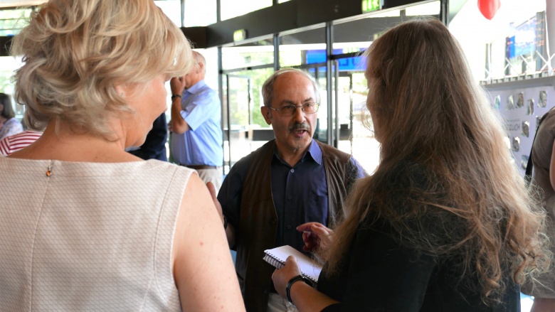 Prof. Dr. Dr. Hirsch im Gespräch mit der Presse